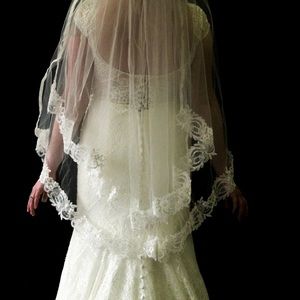 Wedding veil with blusher